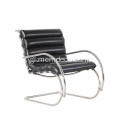 Réplica moderna de sillón MR de coiro negro